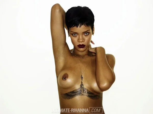 03-Rihanna-Topless-Sexy-optimized.webp