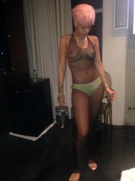 06-Rihanna-leaked-naked-nude-optimized.webp