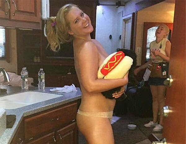 Amy-Schumer-topless-picture-BD5I4E-1024x797.jpg