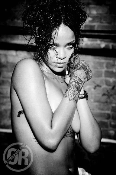 Rihanna-Sexy-and-Topless-9-optimized.webp