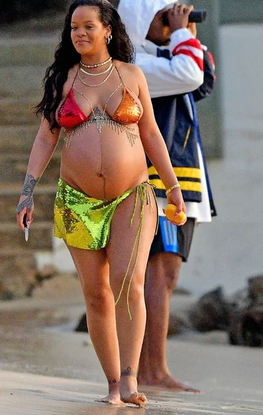 Rihanna-naked-topless-porn-bikini-feet-sexy-ass-tits-pussy-pregnant-bikini-beach-ScandalPlanet-16-optimized.webp