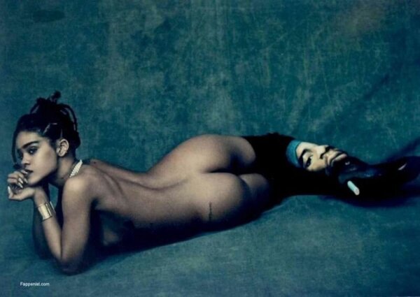 Rihanna Nude Photo Collection Leak  (99).jpg